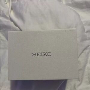 Vintage men’s and woman’s SEIKO Stainless Steele watch in perfect condition